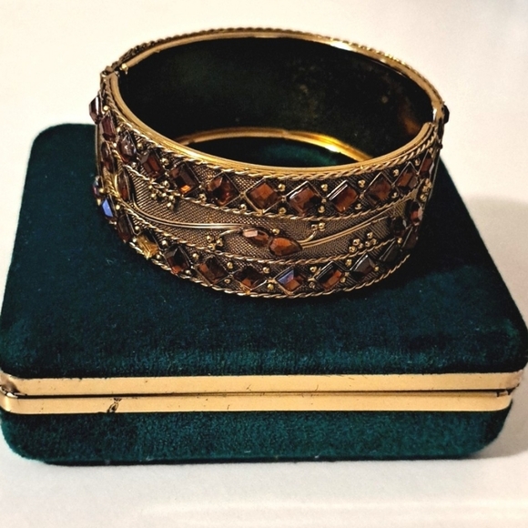 Vintage Gold Tone Brown Rhinestone Bangle Cuff Hinged Bracelet - Picture 9 of 9